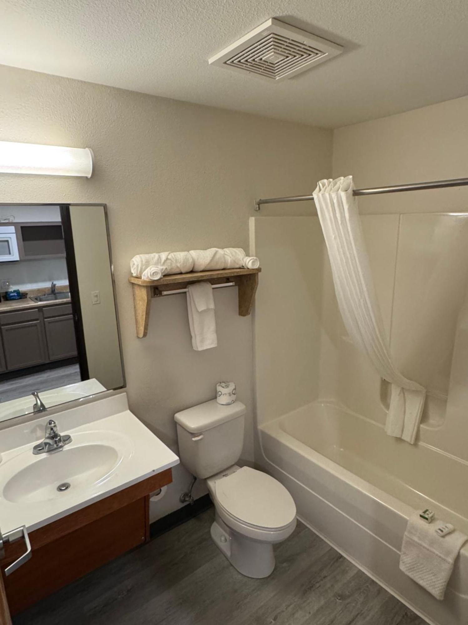 Baymont By Wyndham Dickinson Hotel Luaran gambar