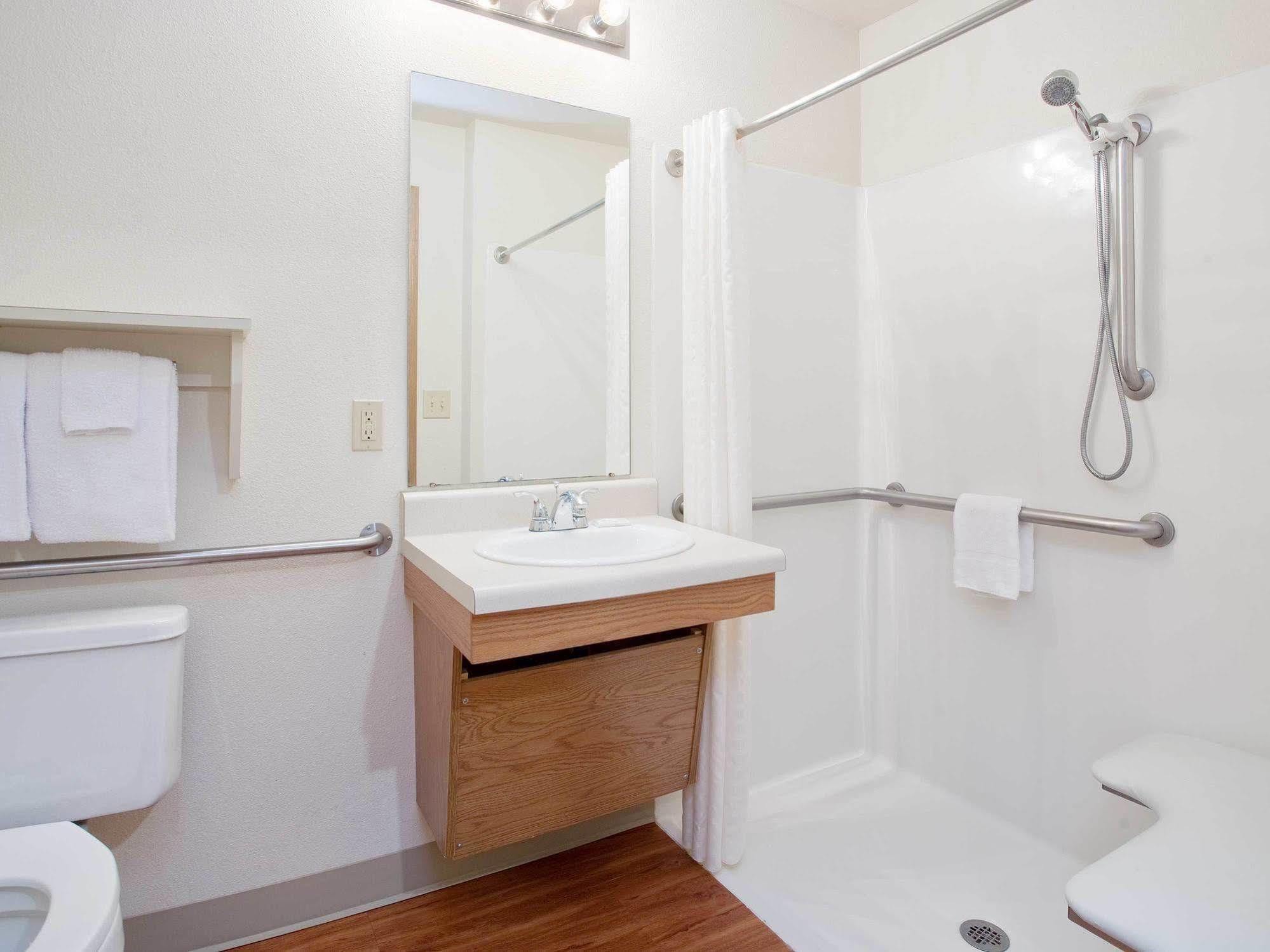 Baymont By Wyndham Dickinson Hotel Luaran gambar